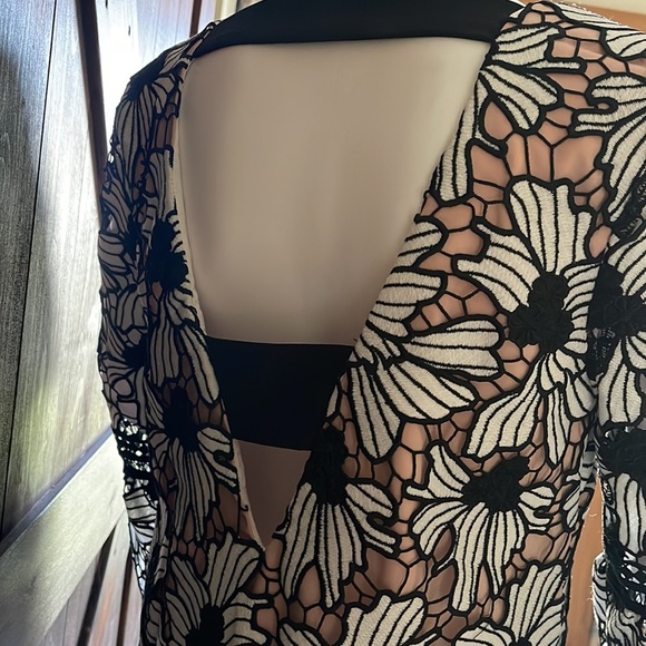 Nicole Miller collection, black&white lace dress with bell sleeves, nude lining. - Picture 7 of 9